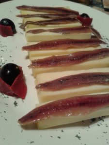 Tierra Astur Queso con anchoas