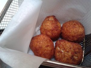 croquetas de queso de cabra con nueces