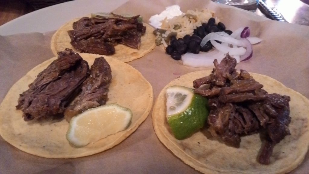 Slow Mex Tacos trillizos en Slow Mex