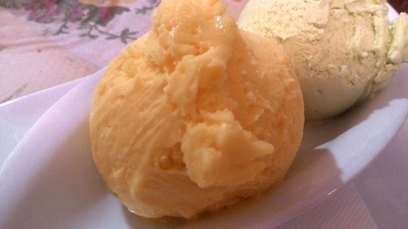 helados artesanales de mango y pistacho