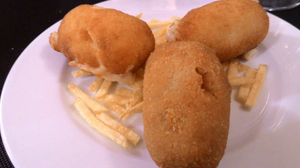 cachopo Croquetas en restaurante asturiano La Manzana