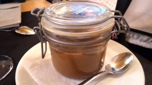 Tarta de chocolate en restaurante asturiano La Manzana