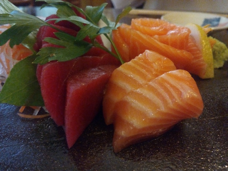 sashimi de atun y salmon, naomi