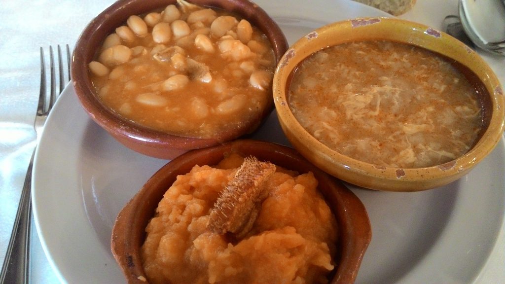 Degustación de patatas revolconas, sopa castellana y judiones