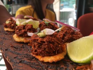 Patacones de cochinita pibil