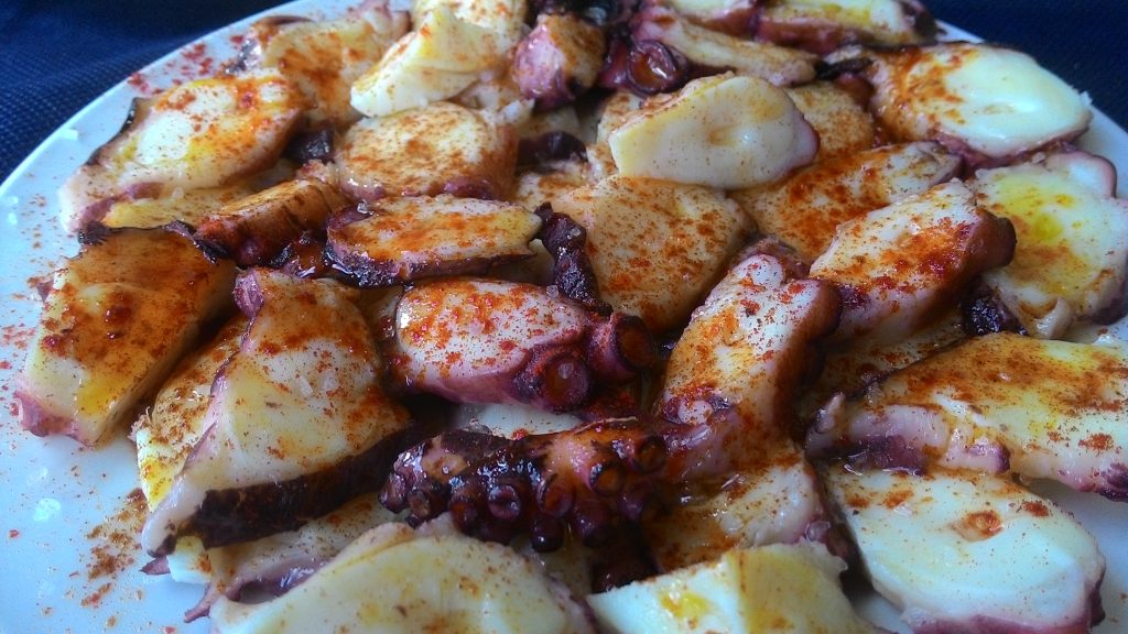 Pulpo a feira en restaurante Arruaz