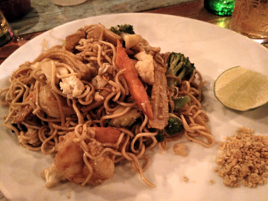 pad thai en restaurante tailandés Monsoon Thai