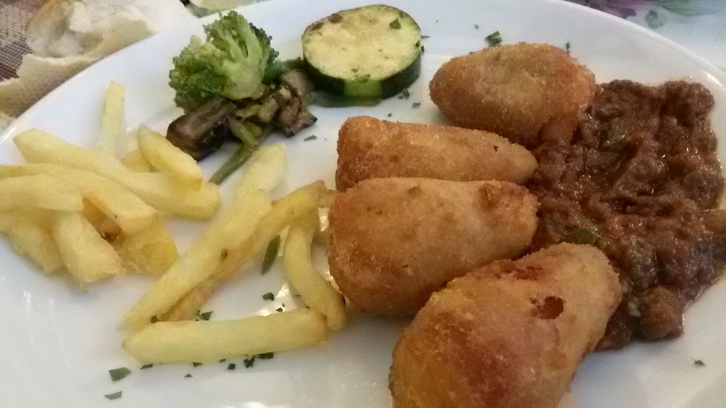 Pimientos rellenos de bacalao en El Marquesito