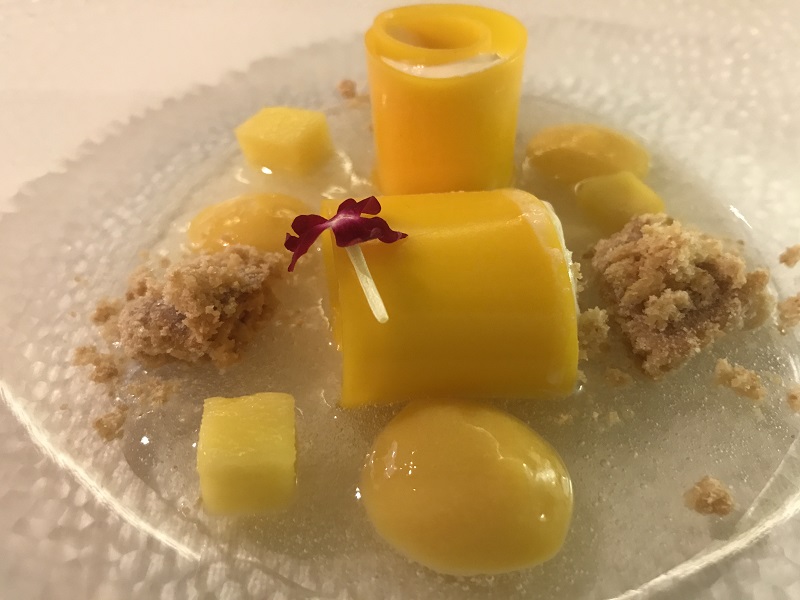 Restaurante Ikaro rulo de mango y queso