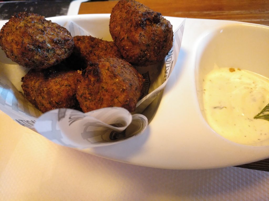 Croquetas de calabacín y feta en The Roll Station