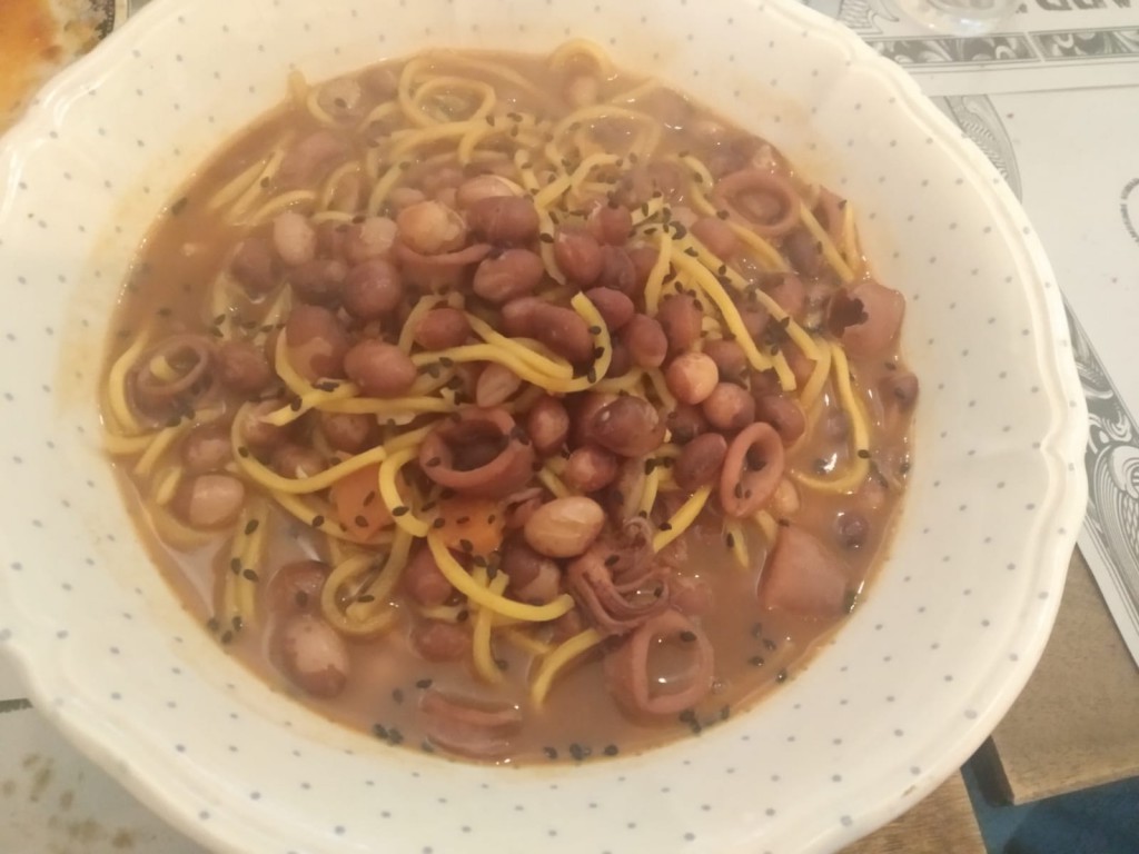 noodles con chipirones guisados con mandlin