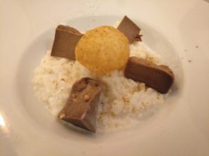 arroz con leche con bizcocho de chocolate