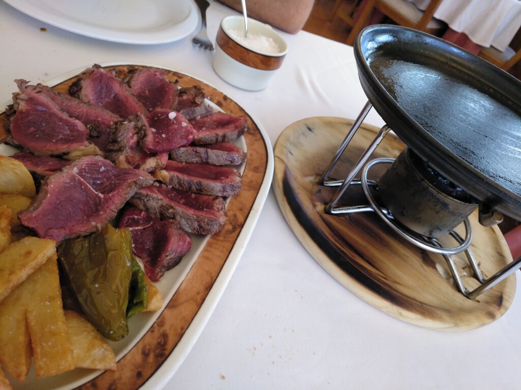 CARNE A LA PIEDRA