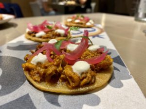 Ajonegro Sopes de cochinita pibil