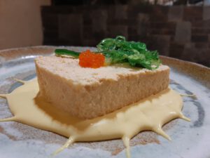 pueblo canario Pastel de cabracho con mayonesa de mango y ensalada de algas (2)