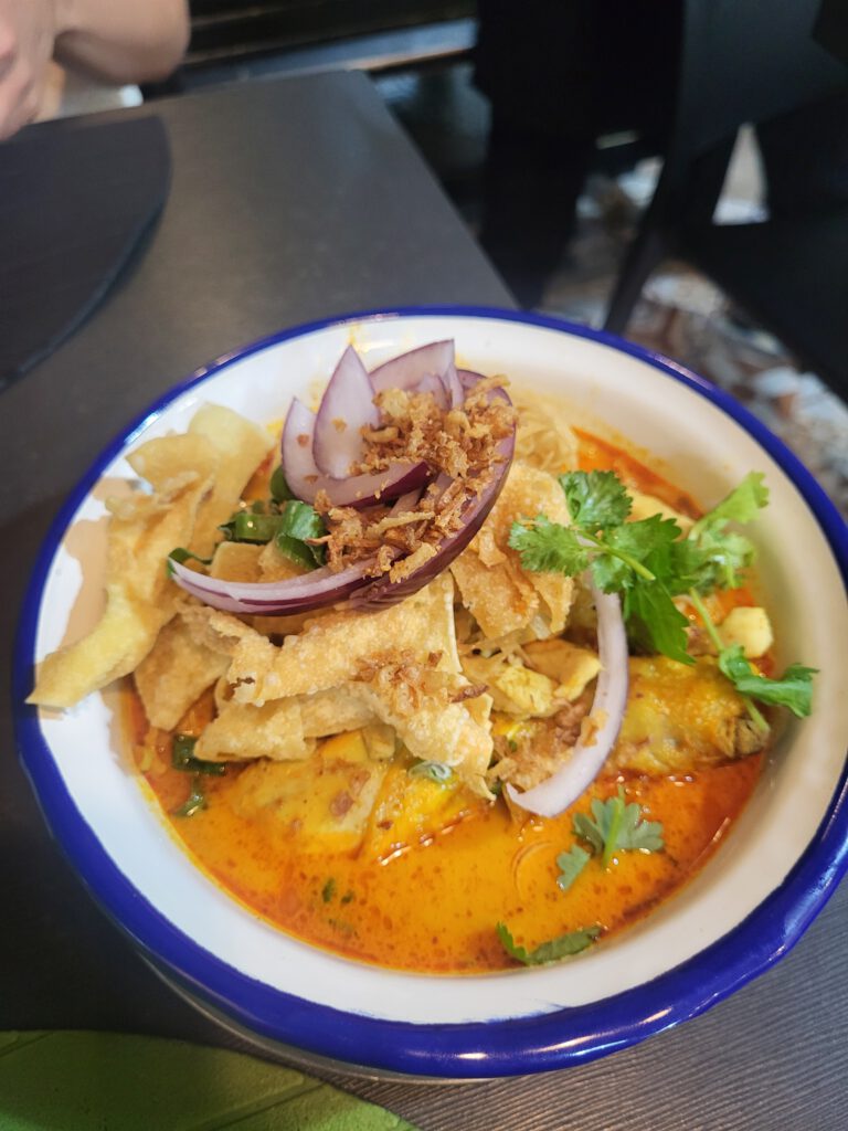 Pui Thai Tapas Khao Soi Pollo Pui Thai Tapas Khao Soi Pollo